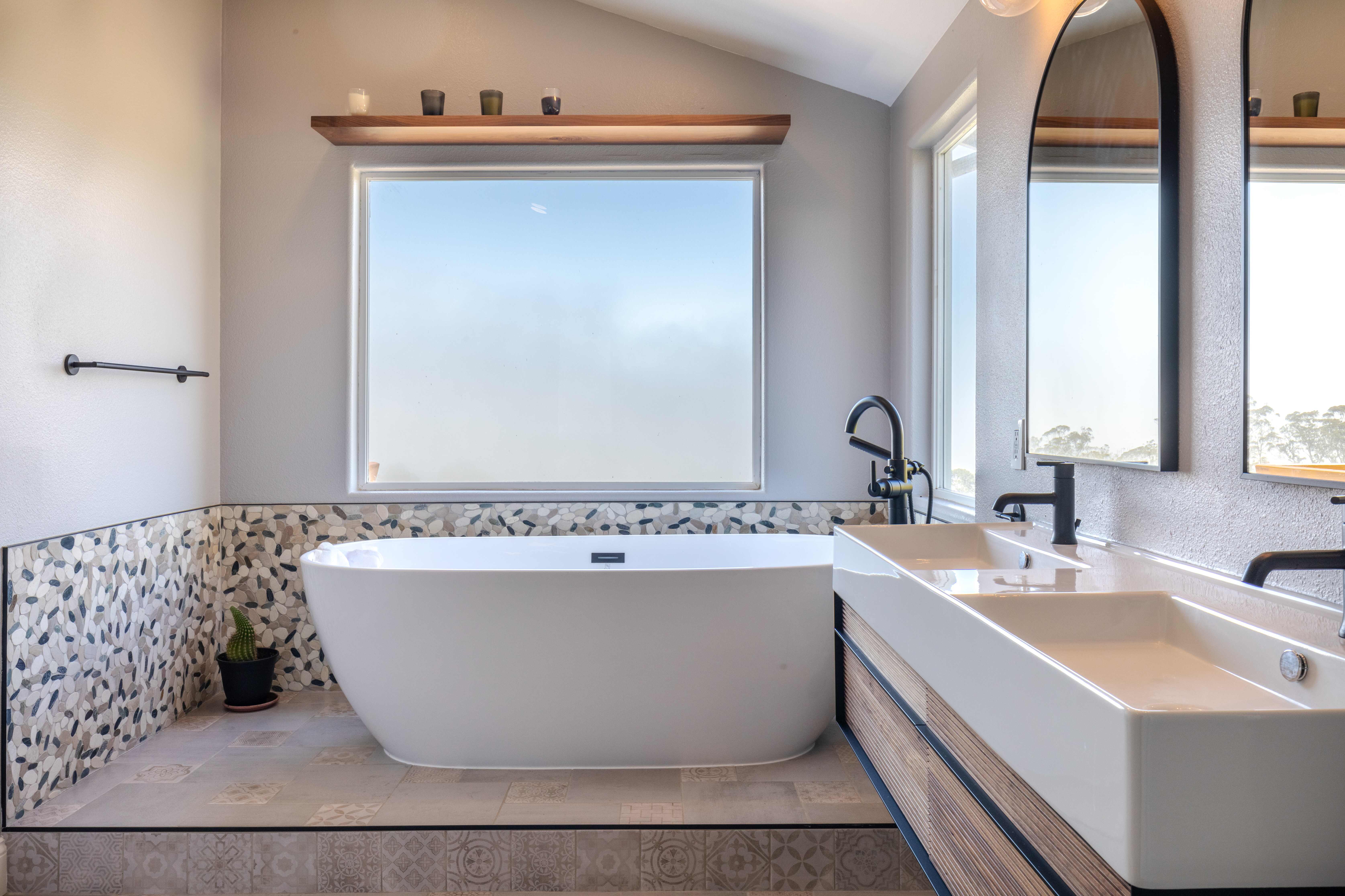 Minimalist master bathroom in Half Moon Bay, California
